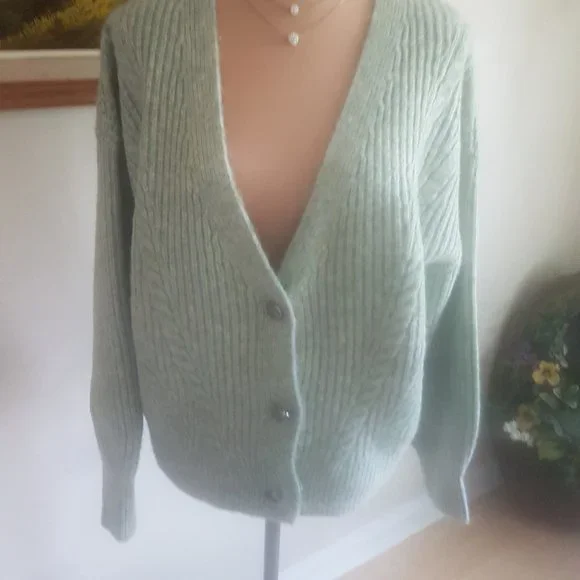 Cardigan - Picture 2 of 7